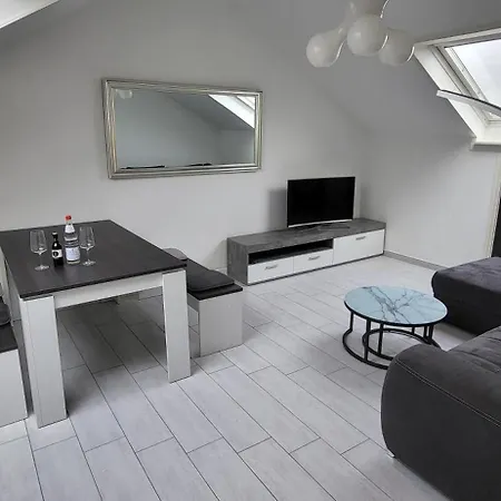 Stylisches 2 Apartment, Naehe Stuttgart, Netflix, Waschtrockner & Self Checkin Apartamento *