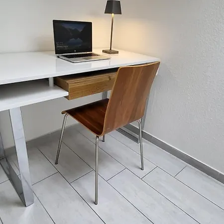 Stylisches 2 Apartment, Naehe Stuttgart, Netflix, Waschtrockner & Self Checkin Kernen